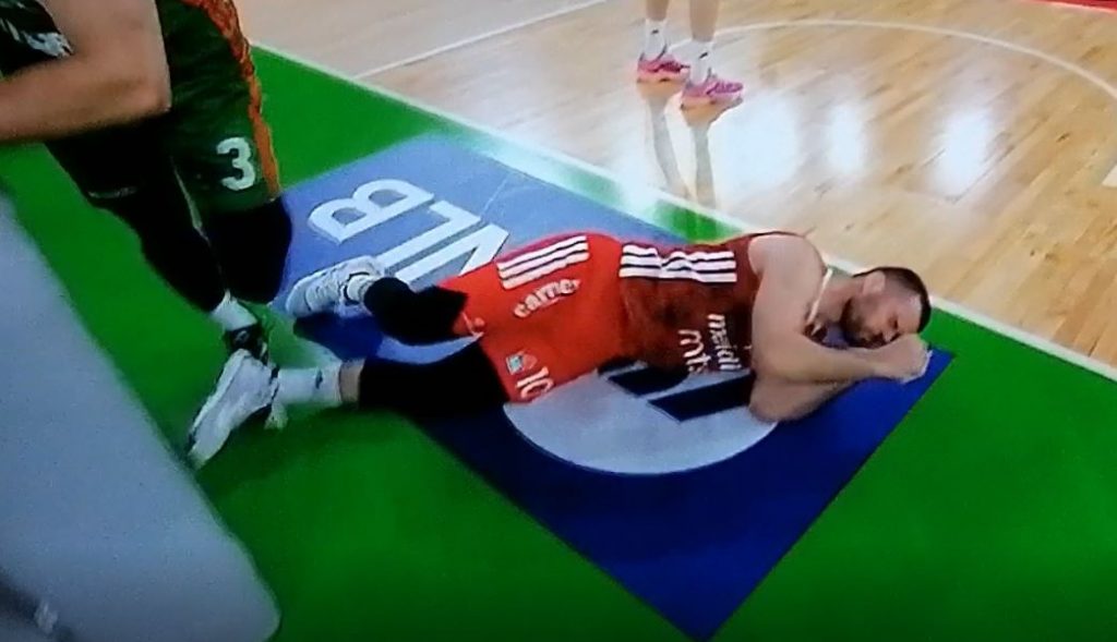 JAK KAO STENA Jeziv pad Lazića, ali Zvezdin kapiten odmah ustao (VIDEO)