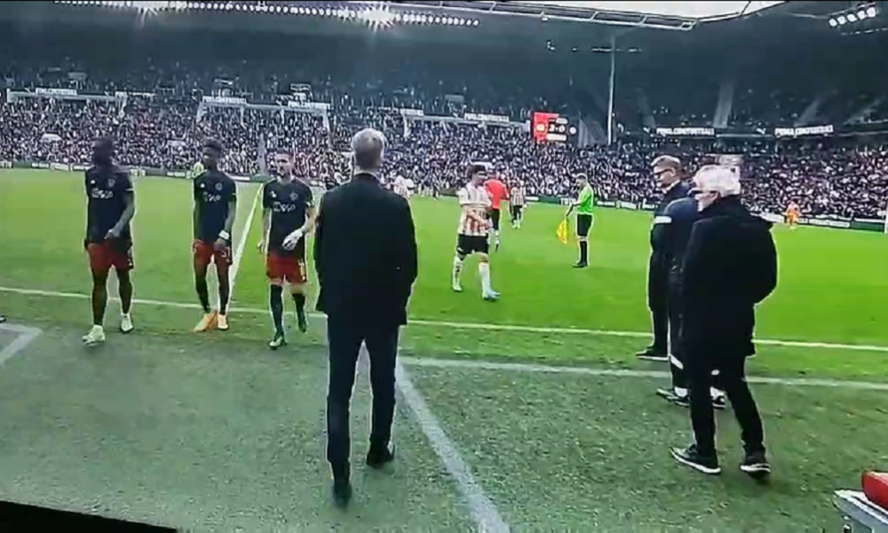 HAOS! Prekinut derbi PSV-Ajaks (VIDEO)