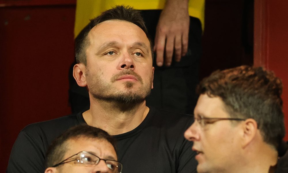 OGLASIO SE REBRAČA Pevao „grobarske“ pesme, pa se izvinio: Najpre bih hteo da pojasnim situaciju…