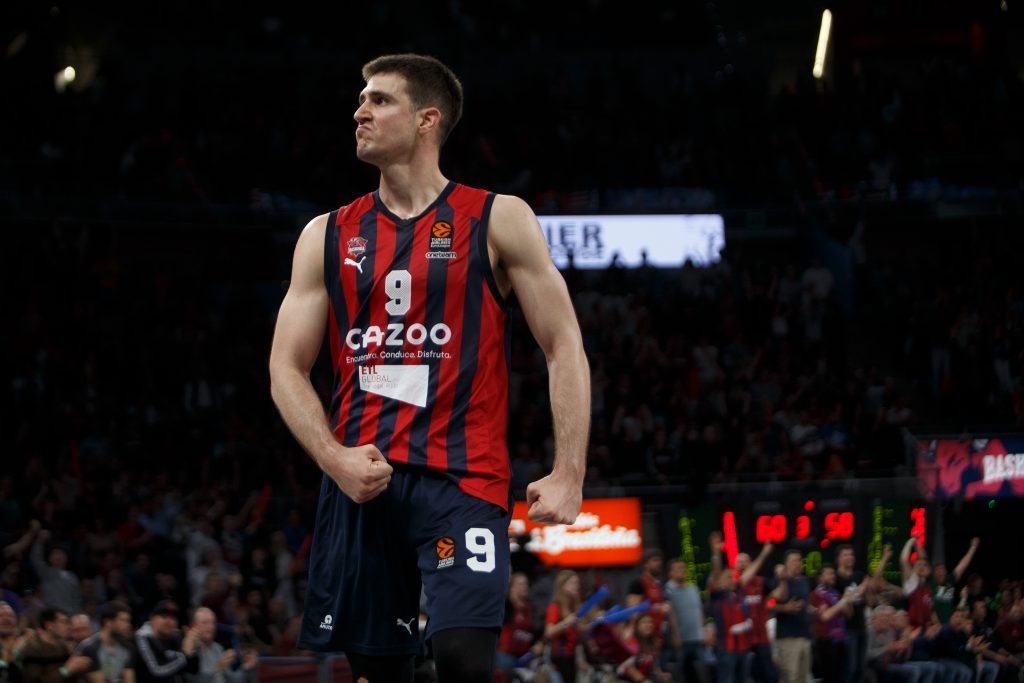 Marinković dobio ćušku na utakmici, pa umalo izbila tuča (VIDEO)