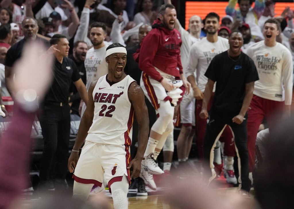 PARTIJA KARIJERE Džimi Batler sam pobedio Milvoki! Brutalan i Lebron Džejms
