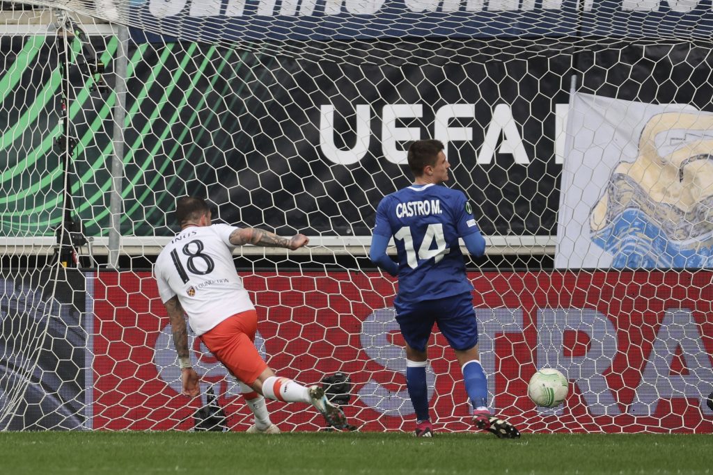 LIGA KONFERENCIJA Englezi pevaju posle remija… Nestvarnu grešku golmana Genta ispravio VAR (VIDEO)