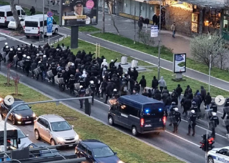 POJAVIO SE SNIMAK Tuča stolicama u centru Novog Sada, a onda bežanija kada je naletela Žandarmerija (VIDEO)