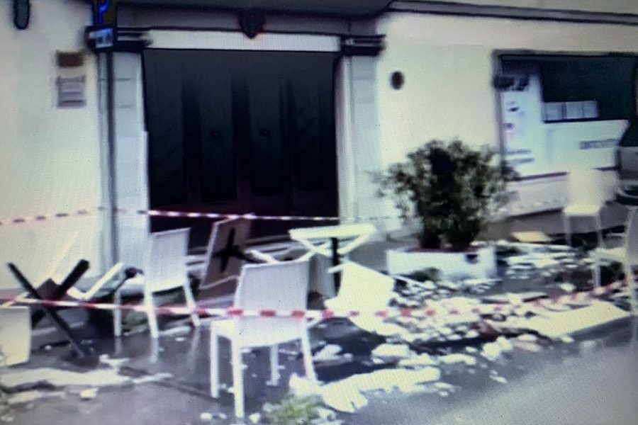 UDINE Fudbaler kolima „počistio“ terasu… Gazda: Kao da je eksplodirala bomba
