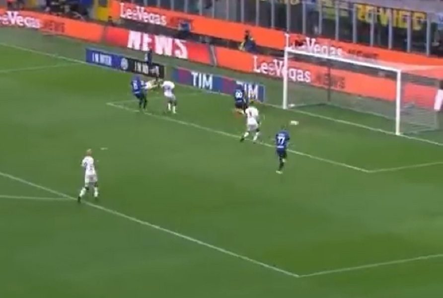 ŠTA SE DESILO ČOVEKU? Nekada je bio jedan od najboljih napadača sveta, plaćen 113 miliona evra, a sada promašuje prazan gol sa tri metra… (VIDEO)
