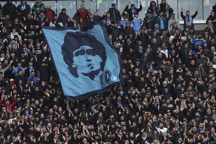 LIGA ŠAMPIONA Noćna poseta navijača Napolija fudbalerima Milana (VIDEO)