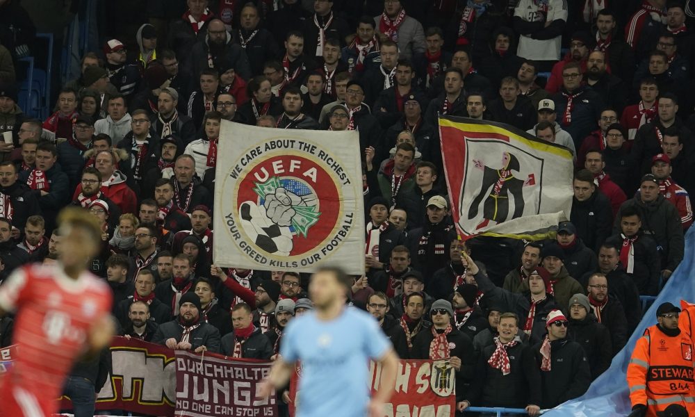 MARŠ NAPOLJE Navijači Bajerna porukom u Mančesteru pogodili u centar i zatresli fudbalski svet! (FOTO)