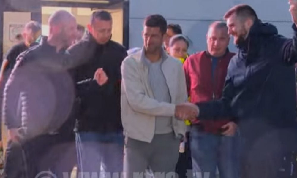 VELIČINA Novaka po jakom pljusku dočekalo desetine navijača u Banjaluci (VIDEO)