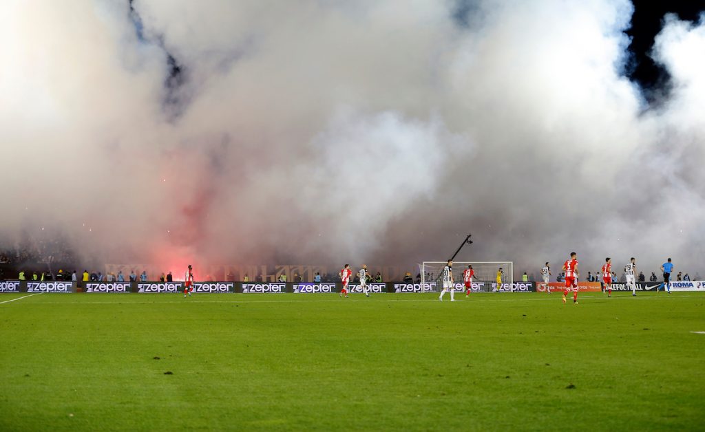 DERBI BEZ PUBLIKE „Večiti“ tek peti put pred praznim tribinama, Partizan ne zna za pobedu bez navijača (VIDEO)