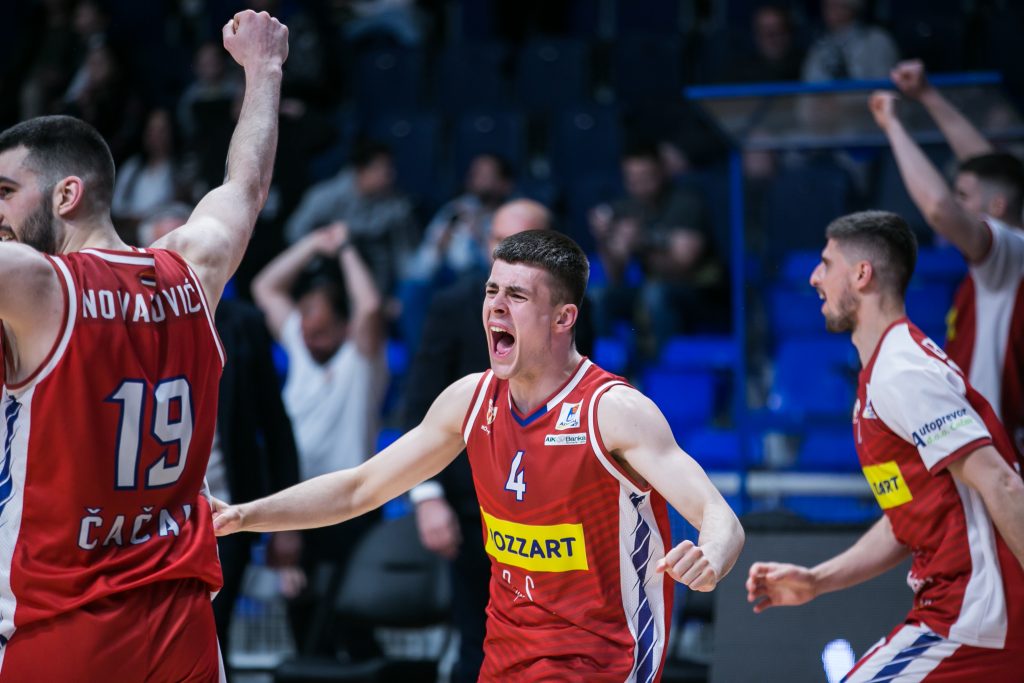 ČISTA EMOCIJA Pogledajte veliko slavlje Čačana posle senzacije u Podgorici! (FOTO+VIDEO)