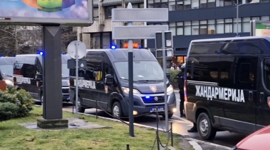 NE MOŽE BEZ HAOSA Sukob „firmaša“ i „grobara“ u centru Novog Sada