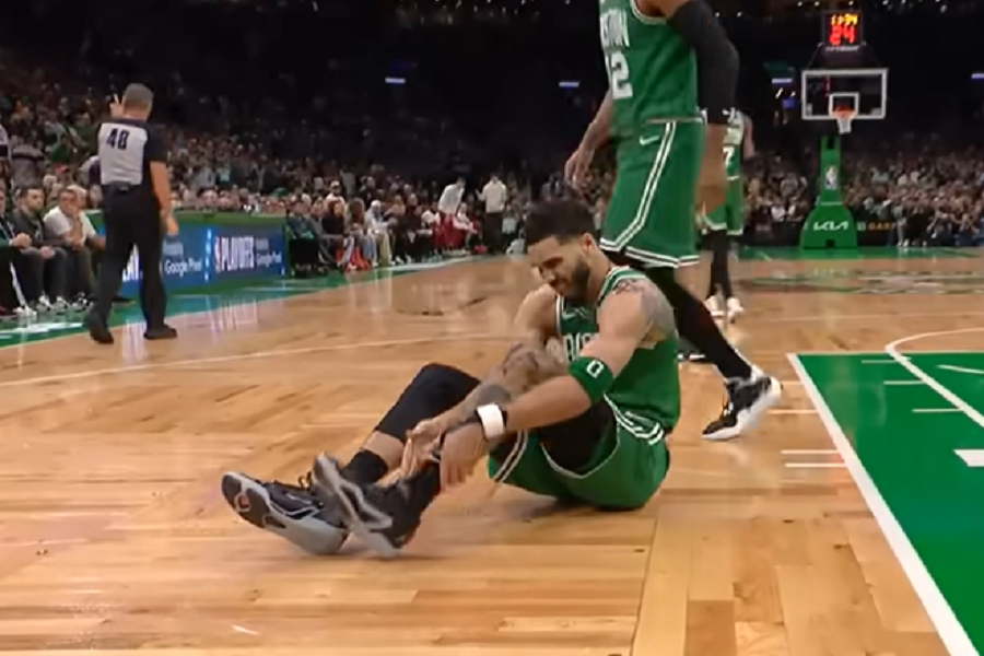 Ovo je trenutak kada je Boston ostao bez šanse za pobedu… Dogodio se već u prvom minutu (VIDEO)