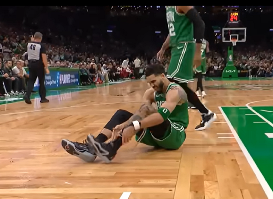 Ovo je trenutak kada je Boston ostao bez šanse za pobedu… Dogodio se već u prvom minutu (VIDEO)