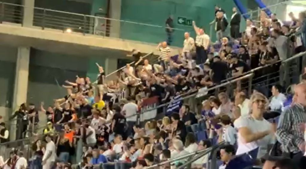 IMA I PARTIZAN SVOJU PODRŠKU Pogledajte atmosferu u Vizink areni pred početak meča (VIDEO)