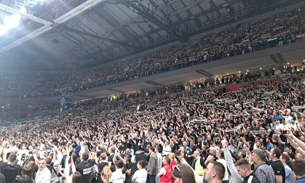 ZASTRAŠUJUĆA ATMOSFERA „Grobari“ uradili nešto neviđeno! Ovo ledi krv u žilama (VIDEO)