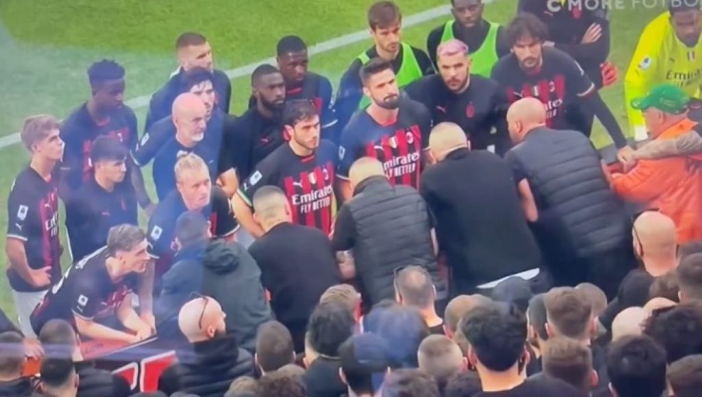 POLAGANJE RAČUNA Navijači postrojili fudbalere Milana i trenera Piolija (VIDEO)