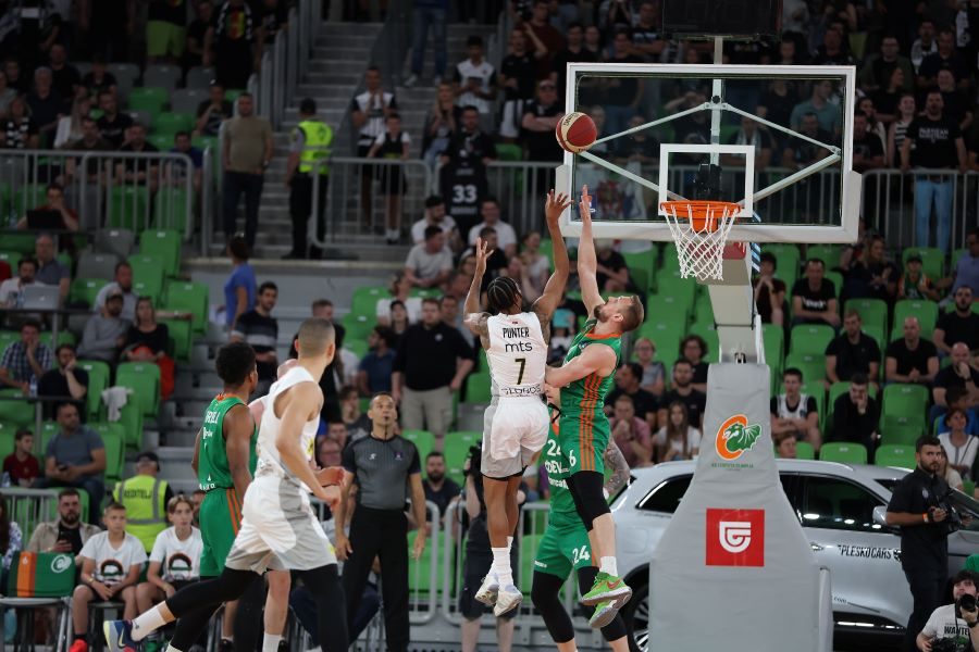 JOŠ BEZ DRUGOG FINALISTE Partizan sipao trojke u Ljubljani, pa stao! Odlučuje meč u Beogradu (VIDEO)