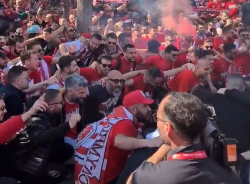 KAUNAS U CRVENO-BELOM Navijači Olimpijakosa okupirali ulice čekajući finale (VIDEO)
