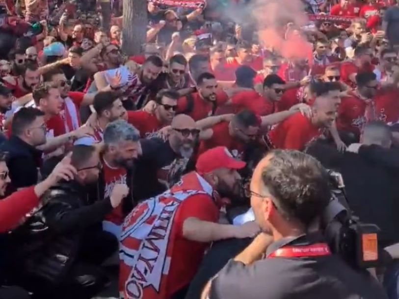 KAUNAS U CRVENO-BELOM Navijači Olimpijakosa okupirali ulice čekajući finale (VIDEO)