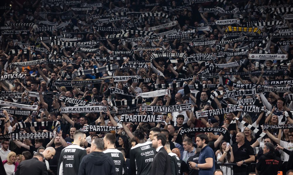 „Grobari“ napisali uvredljiv grafit Mišku Ražnatoviću! Poznati menadžer im odgovorio (FOTO)