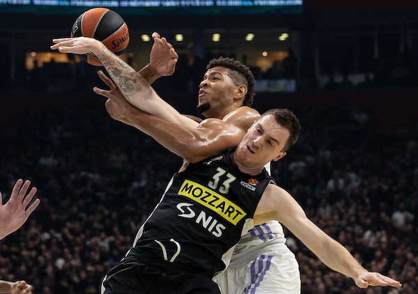 POLUVREME Partizan krenuo, pa stao, ali sačuvao vođstvo! Tavares izgleda nezaustavljivo