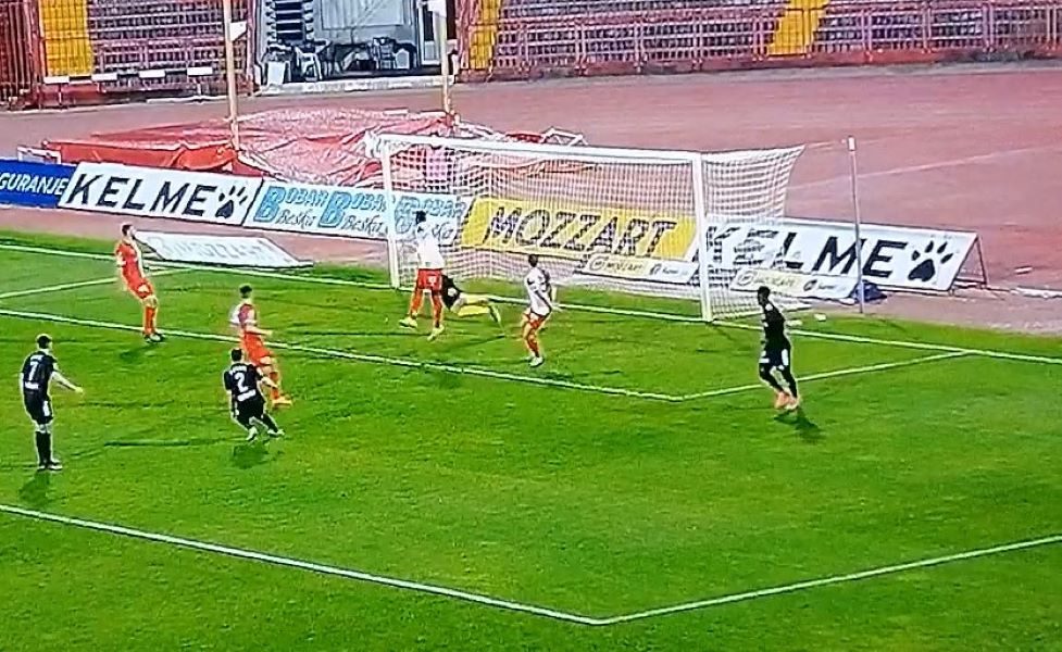 VATERPOLO NA „KARAĐORĐU“ Projektil Rogana, pa gol Badamosija, ali su uslovi na granici regularnosti (VIDEO)