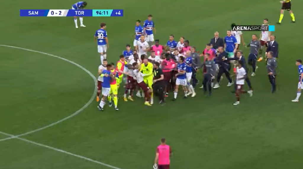 HAOS U ĐENOVI Postigao gol pa provocirao navijače Sampdorije, Stanković ljut uleteo na teren (FOTO+VIDEO)