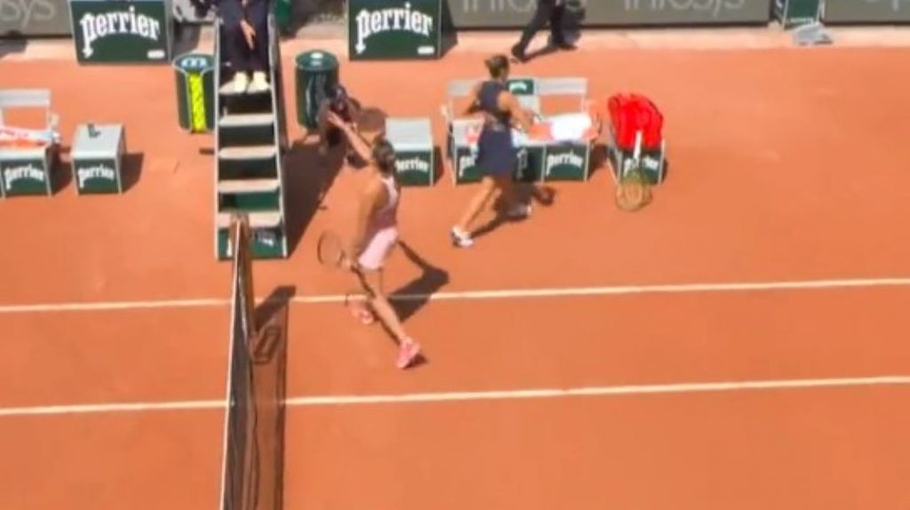 SKANDAL U PARIZU Ukrajinka odbila da se rukuje sa rivalkom! Sa terena ispraćena zvižducima (VIDEO)