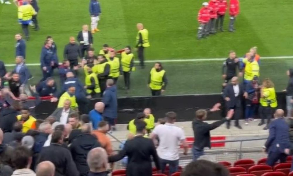 SVET ULTRASA Jedan Englez – gomila Holanđana… I „počistio“ ih je, spasao devojku igrača (VIDEO)