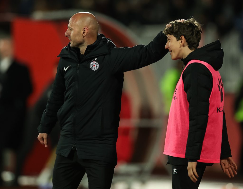 DERBI U NOVOM SADU Batak eksperimentiše, Partizan se ne predaje! Duljaj dao šansu talentovanom štoperu (SASTAVI)