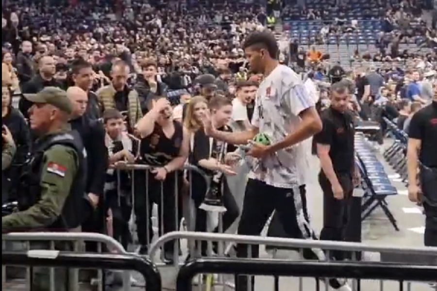 SLATKA „OSVETA“ Mali navijač Partizana nasamario centra Reala… Tavares se oglasio na Tviteru (VIDEO)