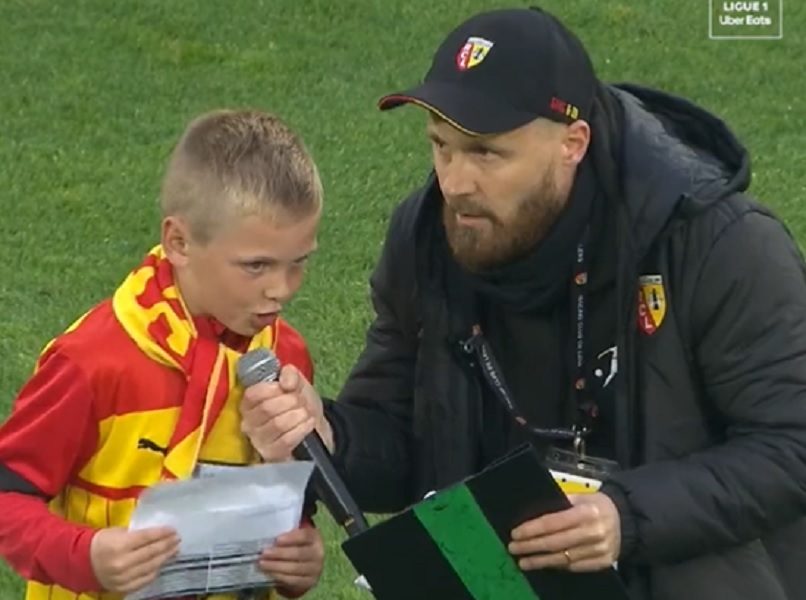 KAKAV GEST Dečak je imao san, klub ga je ispunio pred prepunim tribinama! (VIDEO)