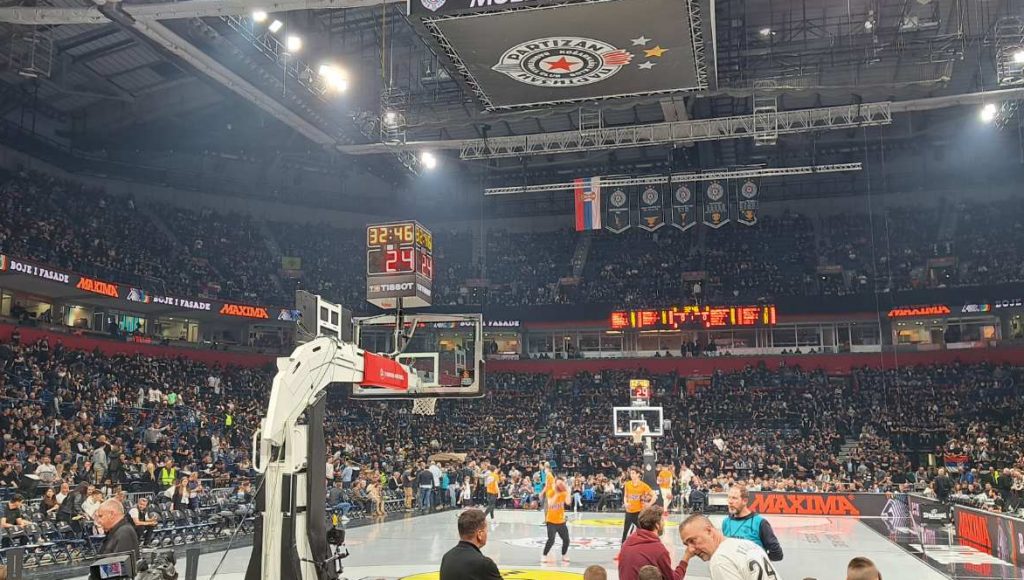 NEVEROVATNE SCENE Ovakav doček protivniku do sada nije viđen! „Grobari“ ne zaboravljaju dešavanja iz Madrida (VIDEO)