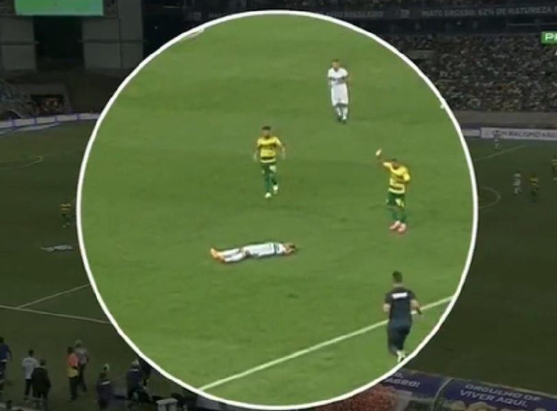 DRAMATIČNA SCENA Mladi Brazilac se srušio na travu, lekari hitno reagovali (VIDEO)