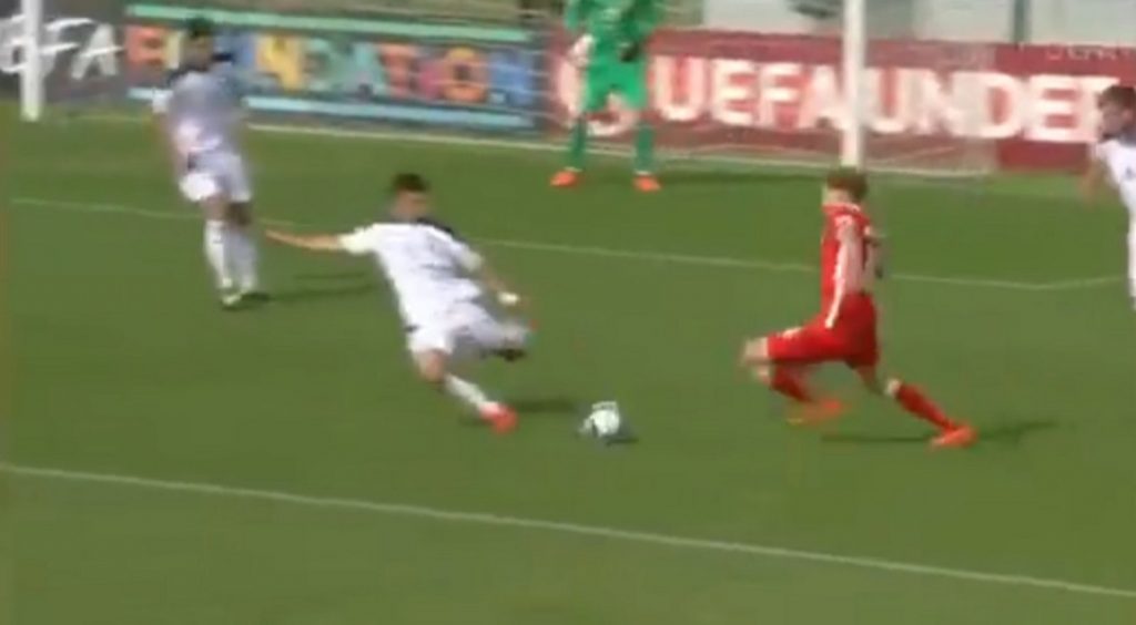 SRAMNO! Samo je sudija ovde video penal, „orliće“ eliminisala nepravda (VIDEO)