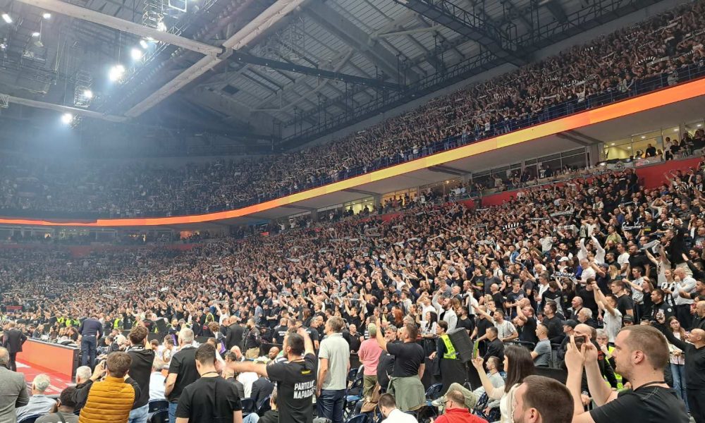 POČAST „Grobari“ skandirali ime nastradalog u tragediji (VIDEO)