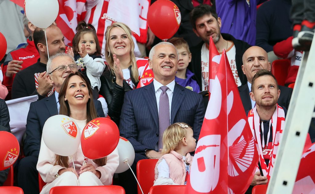 PORUKA SA SEVERA Na proslavu titule samo uz barjake (FOTO)
