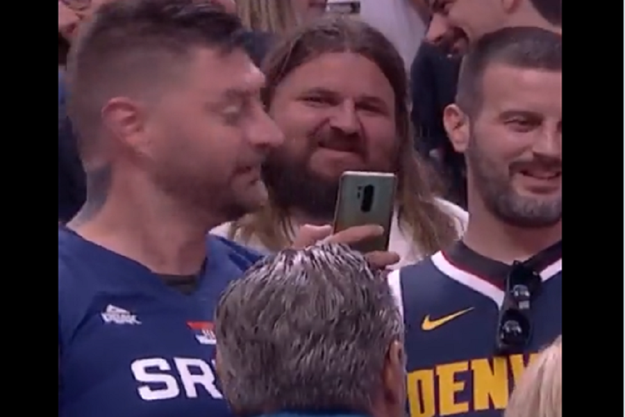 „POPULARNIJI“ OD NIKOLE Navijači Majamija tražili da se slikaju sa braćom Jokić (VIDEO)