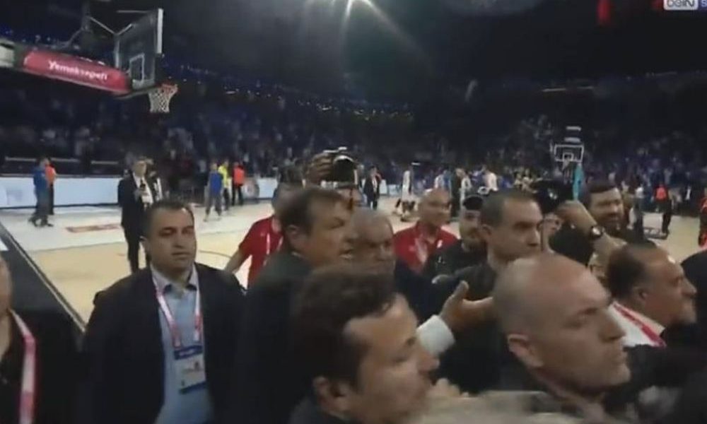 PONOVO PO STAROM Ataman provokacijom napravio haos, Micić dominirao… Gudurić uzalud dobar, Fenerbahče ispao (VIDEO)