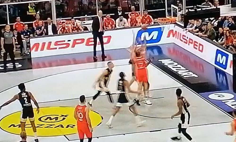 NESTVARAN POTEZ Kampaco pokazao kakav je majstor! Prvo izbacio Smailagića, pa je onda došlo ono najlepše… (VIDEO)