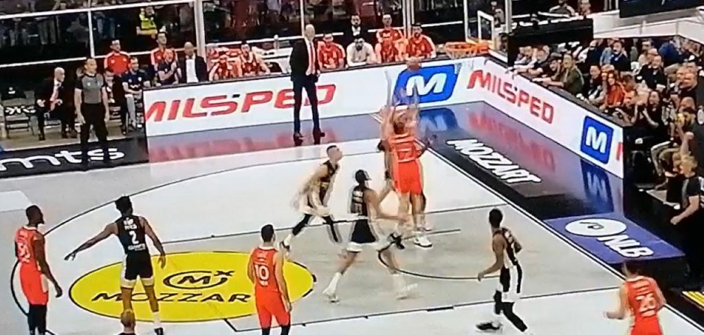 NESTVARAN POTEZ Kampaco pokazao kakav je majstor! Prvo izbacio Smailagića, pa je onda došlo ono najlepše… (VIDEO)