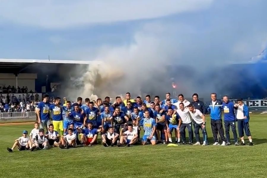 BEZ FUDBALA NA KARABURMI „Romantičari“ se posle šest godina vratili u Prvu ligu! (VIDEO)