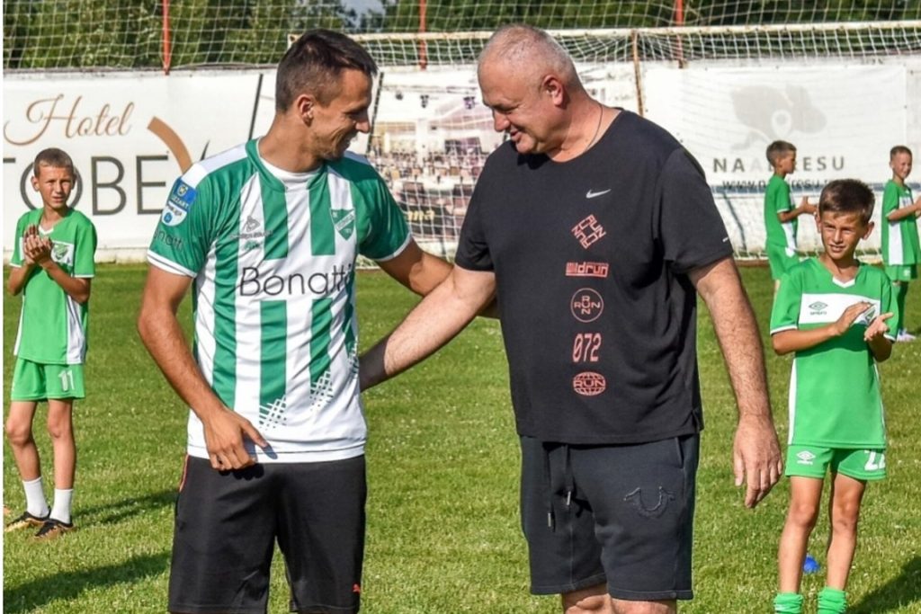 POSETA RODNOM KRAJU Nemanja Maksimović uživa u druženju sa decom Loznice (FOTO)