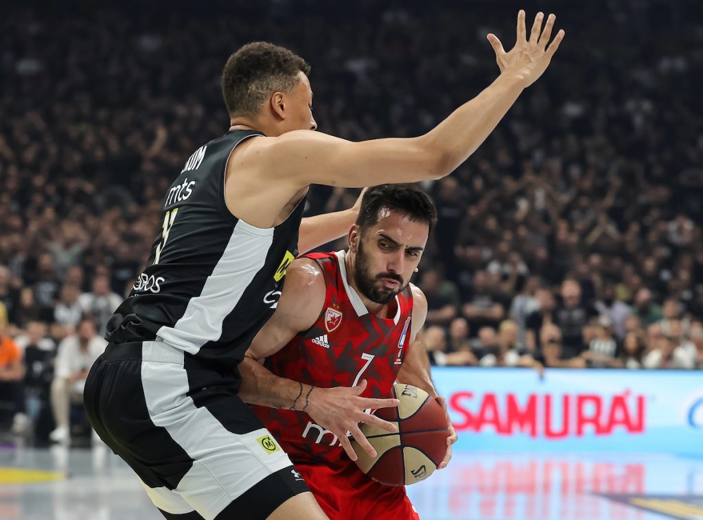 POSTAO VEČITI PROBLEM Jedan od najboljih igrača Partizana morao na klupu (VIDEO)