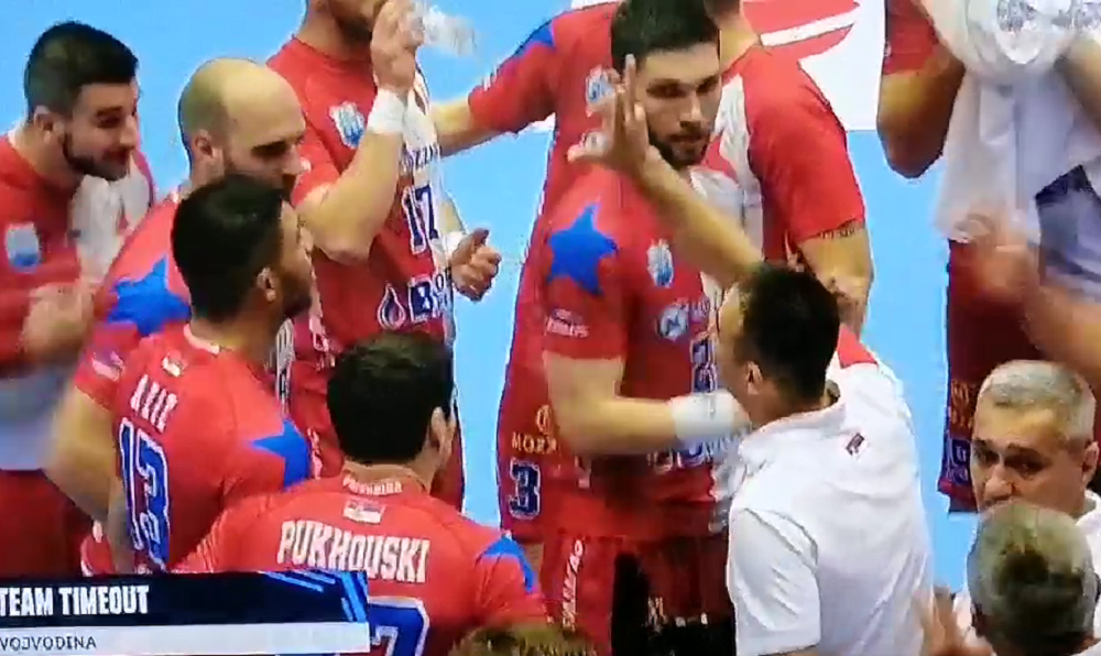 TAJM-AUT ZA UDŽBENIKE Pogledajte šta je trener Rojević rekao igračima iako je bilo jasno da je Voša osvojila evro trofej! (VIDEO)
