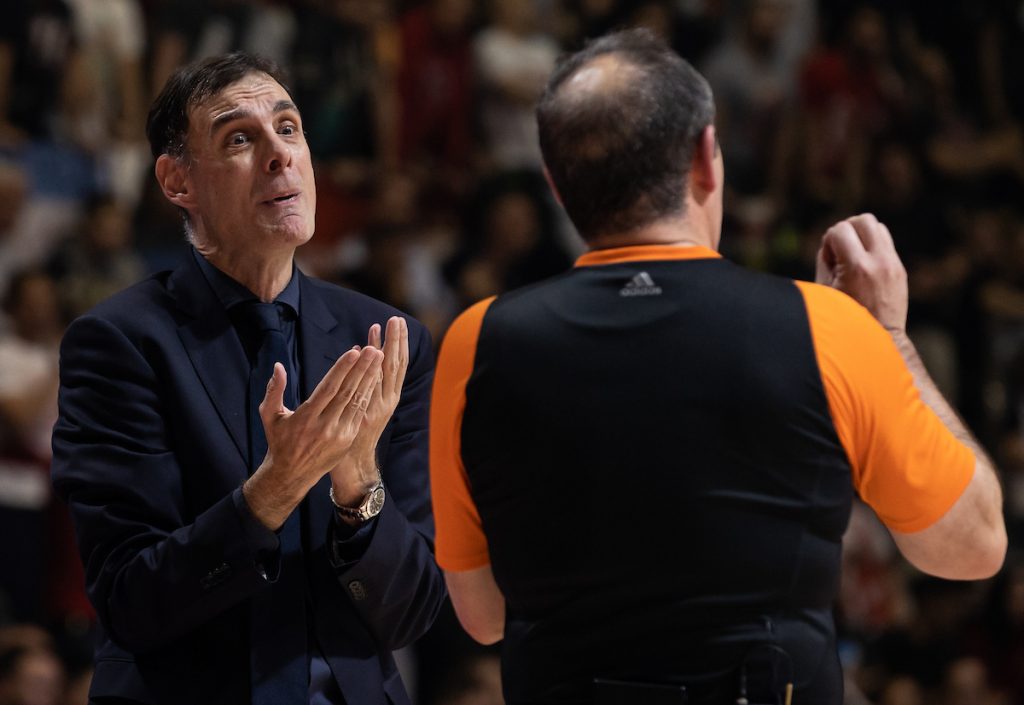 SAD OLIMPIJAKOS UZVRAĆA Ovo je sramota!