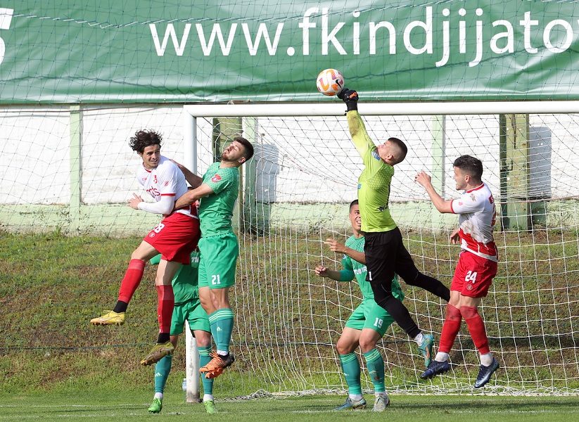 BURNO U NIŠU Fudbaleri Inđije proveli besanu noć u hotelu, a na stadion išli taksijem