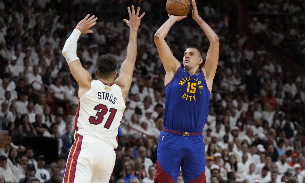 KAKO ČOVEK IGRA… Jokić „ubio“ Majami! Denver na dva koraka do prstena! (VIDEO)