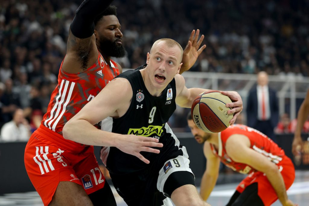 NA KORAK DO TITULE Partizan poveo sa 2:0 u seriji protiv Zvezde! Serija se seli u „Pionir“ (VIDEO)
