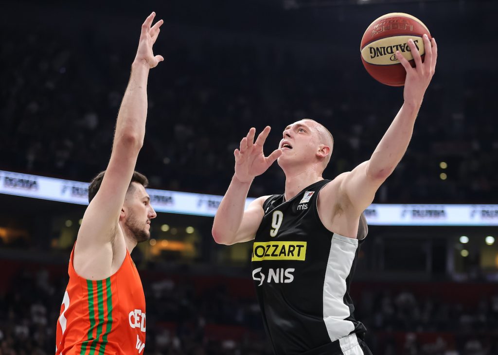 POLUVREME U ARENI Partizan briljantno počeo i završio prvih 20 minuta… Crno-beli na plus 11